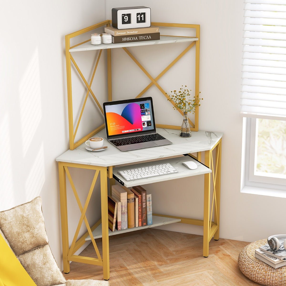 Secretária de Canto “Trieste” com Estantes, Porta - Teclado e Tomadas USB – 113x75x145 cm – Branco e Dourado - A minha loja