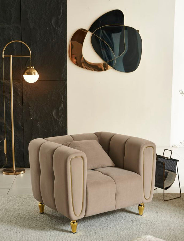 Poltrona Alma Grey com Almofada - Madeira e Veludo Cinza com Pernas Douradas - 97 cm x 81 cm x 71 cm