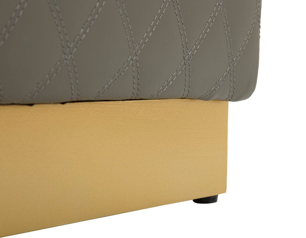 Puff Quadrado Sharon - Couro Sintético Cinza e Base Dourada - 35 cm x 35 cm x 38 cm