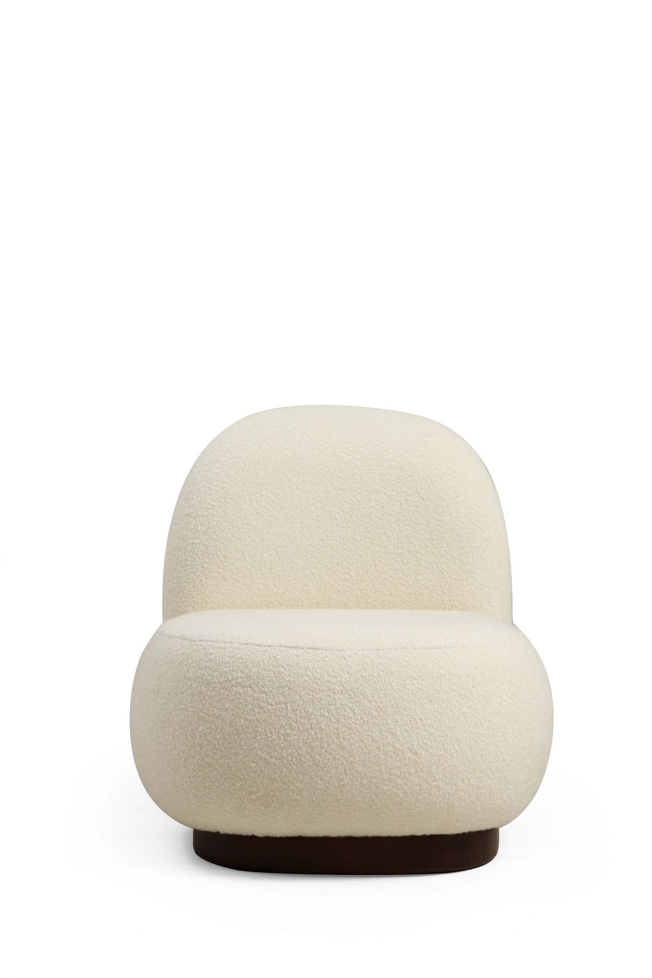 Poltrona de Asa "Luxe" - Bouclé Branco com Pernas em Nogueira - Design Moderno Escandinavo