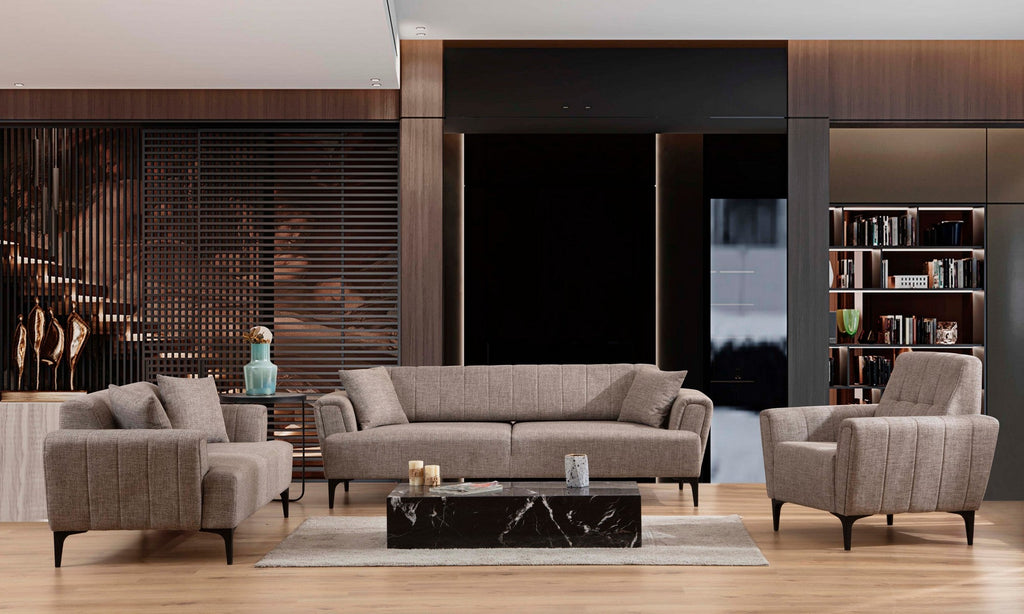 Poltrona “Sora” — 90x95x77 cm — Castanho Claro com Pernas Pretas, Espuma DNS e Estrutura em Faia