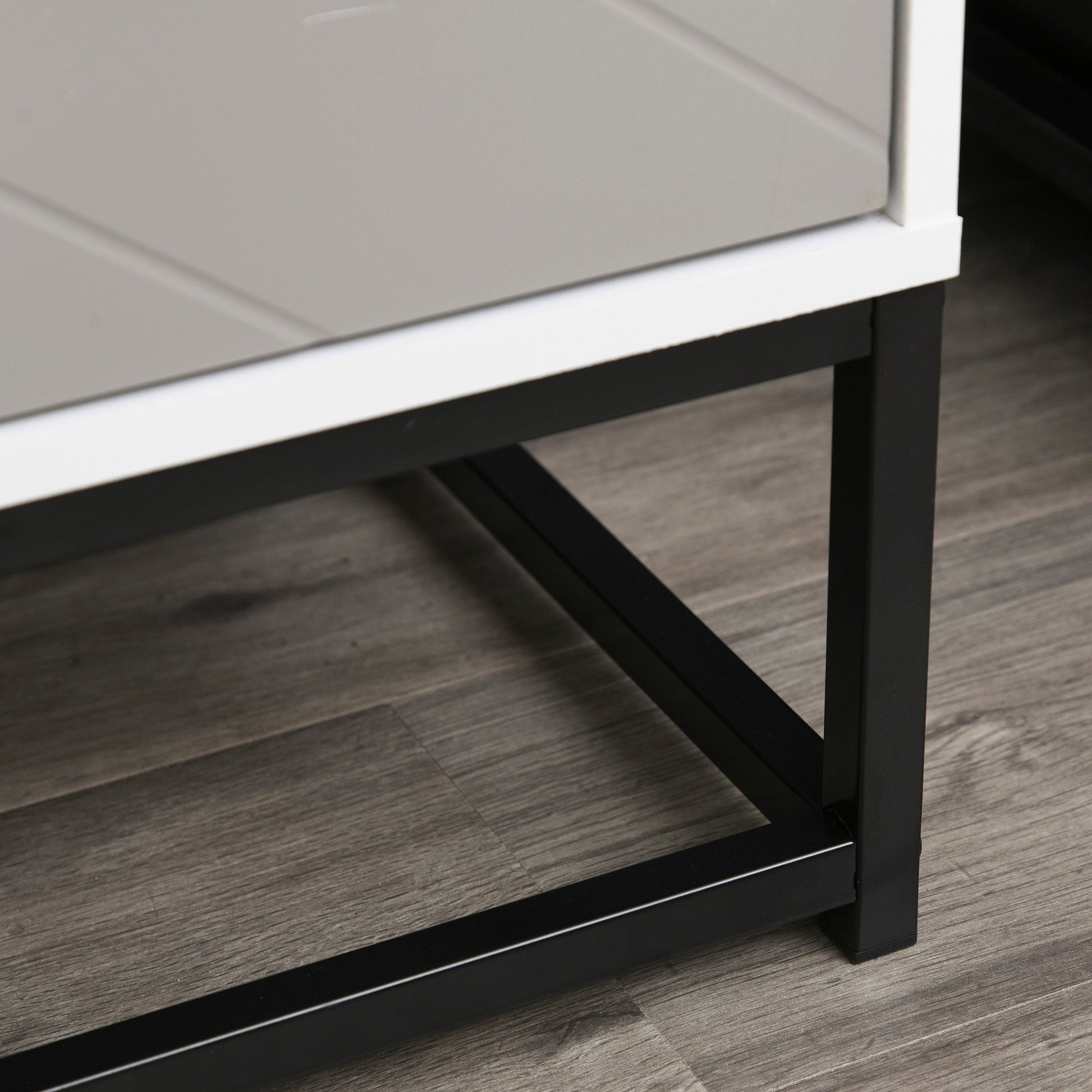 Cómoda com 4 gavetas - Design Retro - Leva-Me Contigo - Móveis & Decoração