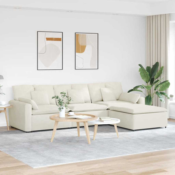 Sofá modular com pufes e almofadas creme