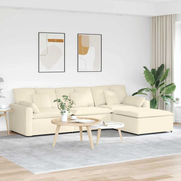 Sofá modular com pufes e almofadas creme