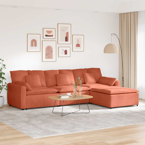 Sofá modular com pufes e almofadas vermelho laranja