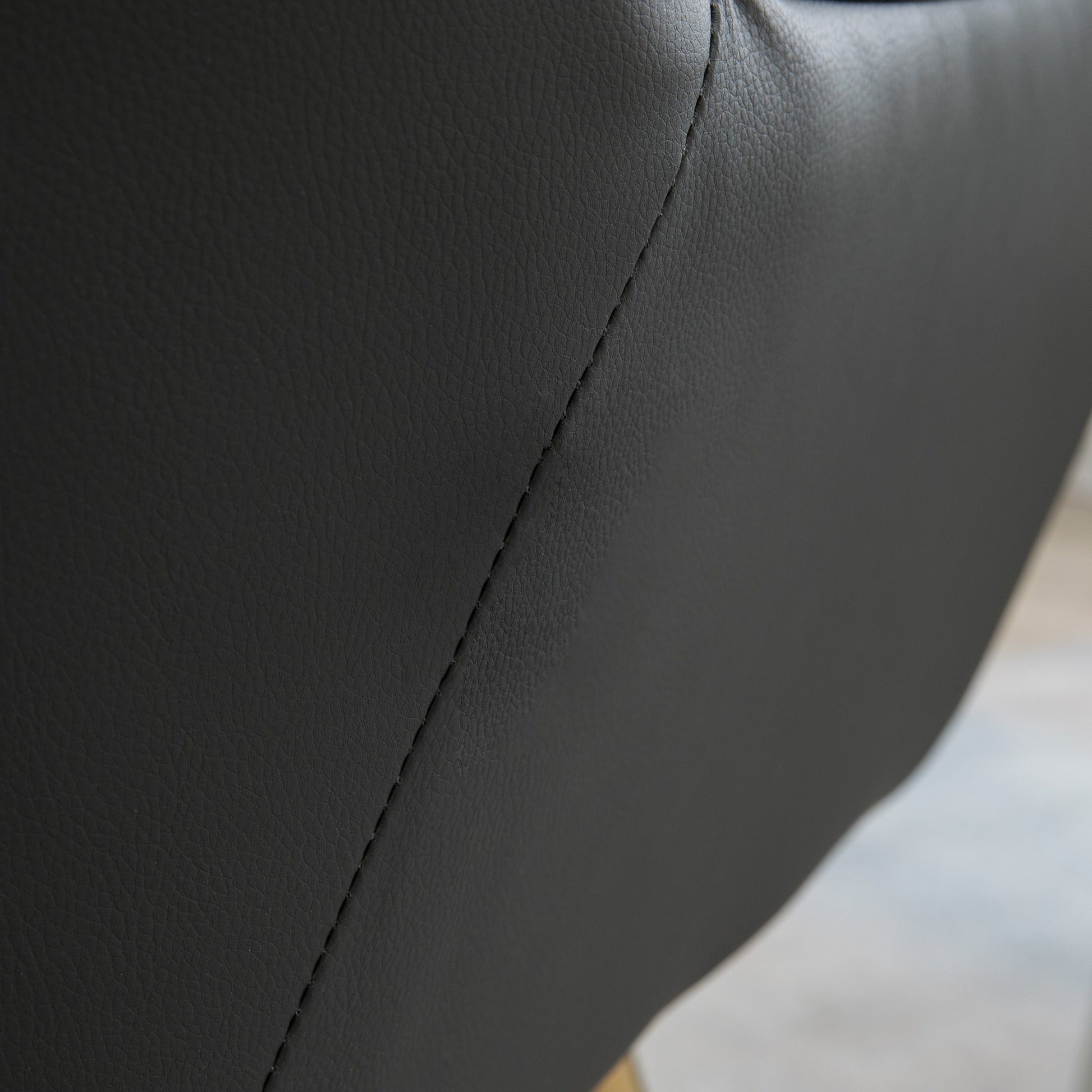 Poltrona de Sala de Estar Estofada em Couro Sintético e Veludo com Apoios para os Braços Pés Dourados e Estrutura de Aço Poltrona para Dormitório Carga 120 kg 64x62x72,5 cm Cinza