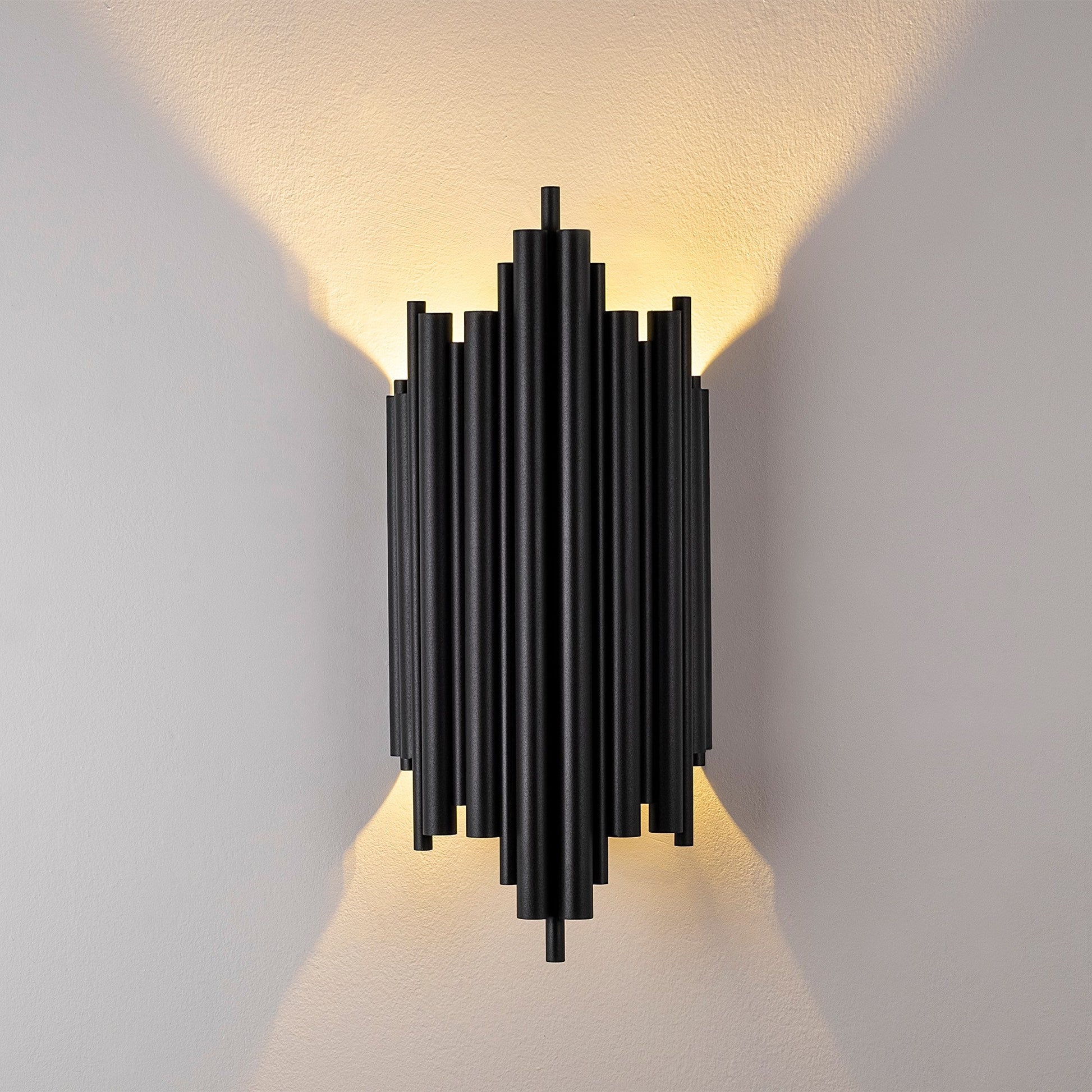 Candeeiro de Parede "Reis" – Preto – 22x11x50 cm – Design Elegante e Moderno