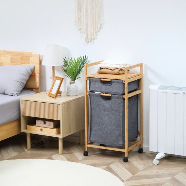Cesto de Roupa Suja de Bambu Cesto de Roupa com 2 Bolsas de Tecido Amovíveis Prateleira Aberta 2 Alças Laterais 4 Rodas 42x35x84,5cm Cinza e Madeira