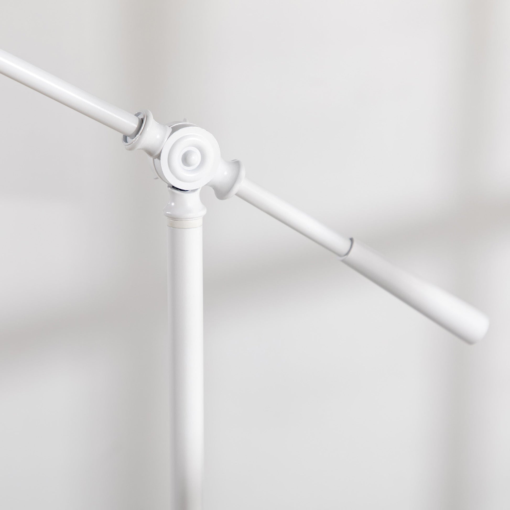 Candeeiro de Pé Estilo Industrial Lâmpada E27 Máx. 40W Candeeiro de Pé com Mastro Flexível Ecrã Giratório 90° para Dormitório Escritório Ø30x131 - 155cm Branco - A minha loja