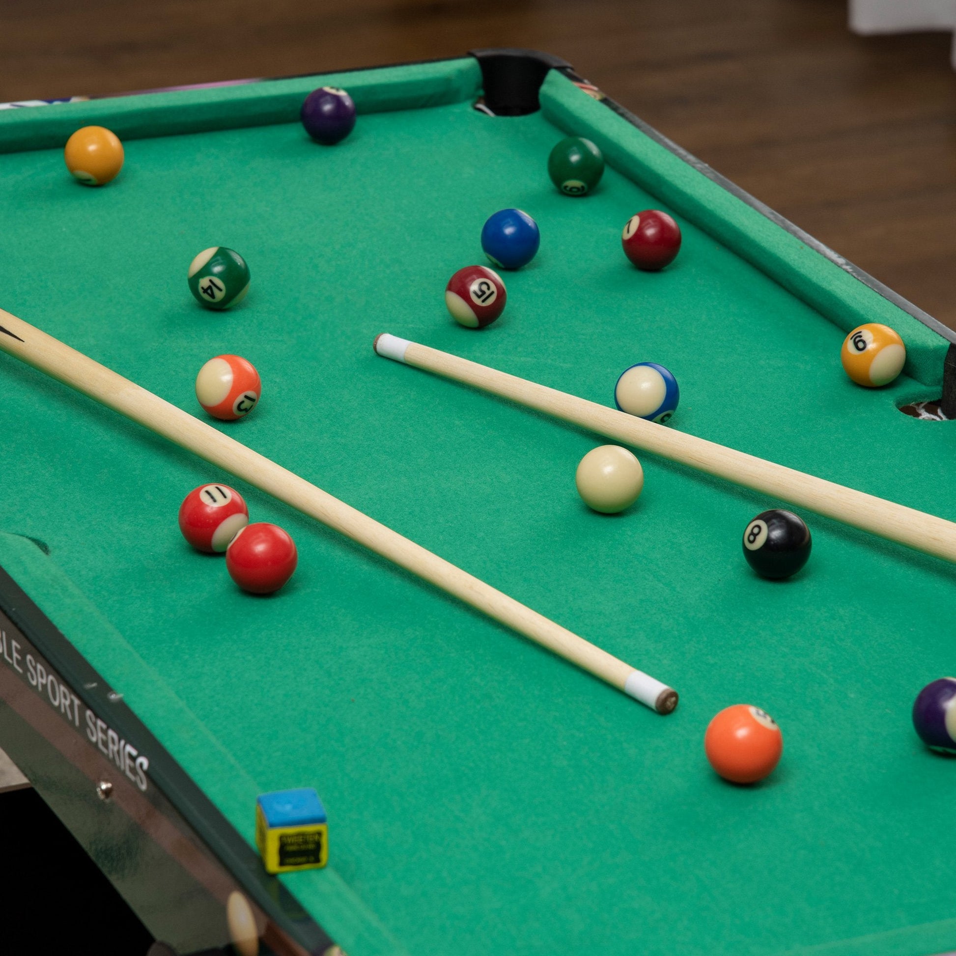 Mesa Multi Jogos para Crianças acima de 7 Anos Mesa de Jogos 6 em 1 Dobrável Bilhar Matraquilho Ping Pong Lançamento de Anéis Hóquei com Bastão e Hóquei com Discos118x104x71cm Multicor