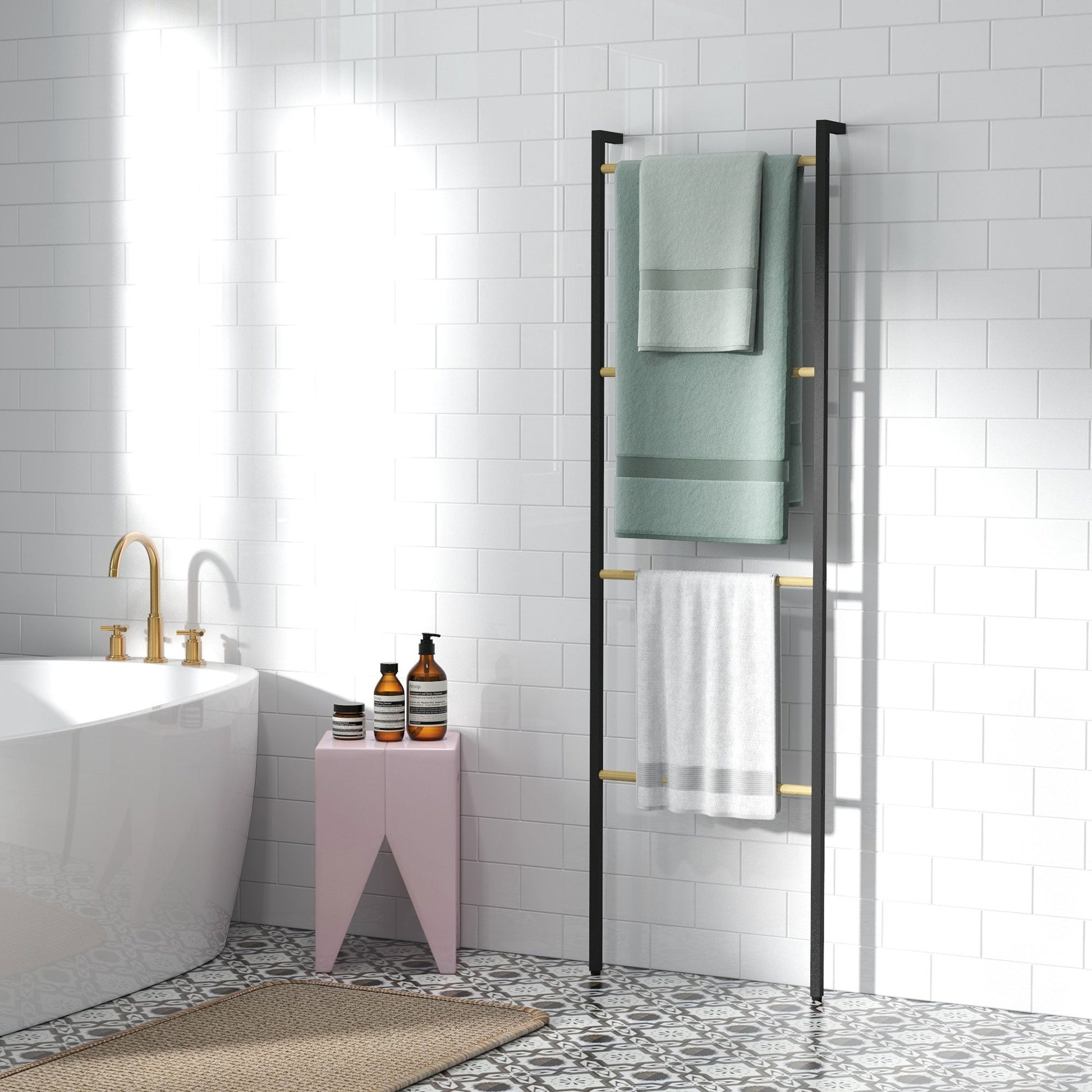 HOMCOM Toalheiro de 4 Níveis Toalheiro Escada Apoiado na Parede Toalheiro Casa de Banho com 4 Barras de Bambu e Estrutura de Aço 49x5,5x167,5 cm Preto e Madeira - A minha loja
