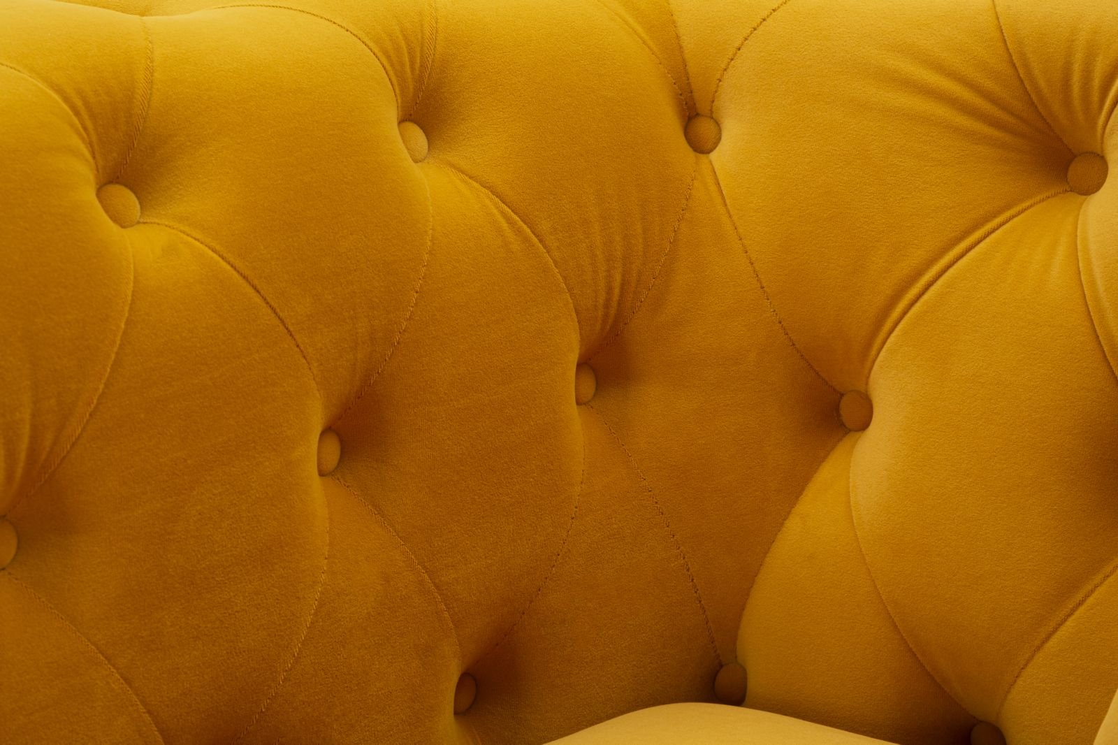 Poltrona Emy Mustard com Almofada - Madeira e Veludo Mostarda com Pernas Douradas - 104 cm x 83 cm x 76 cm - A minha loja