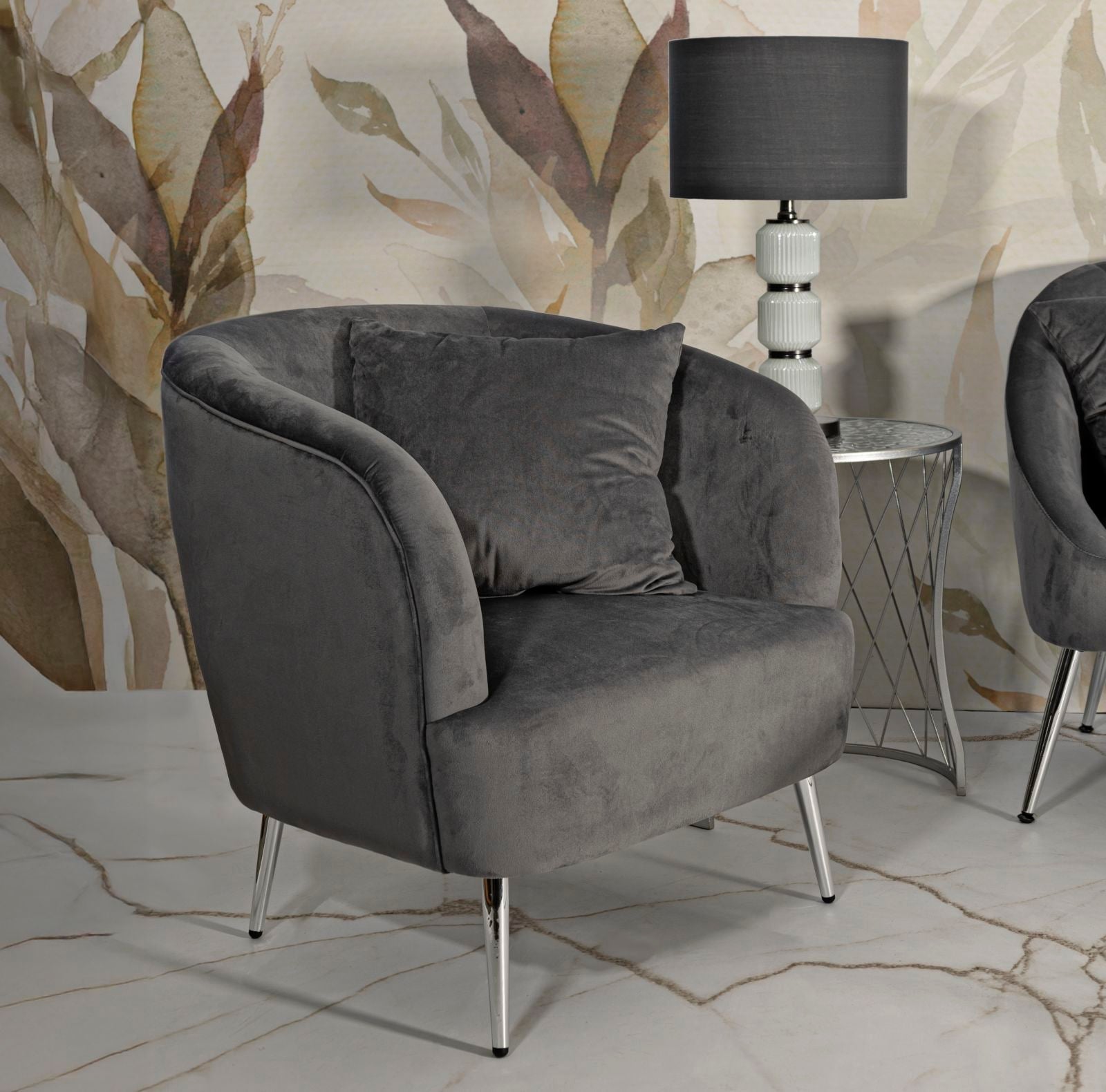 Poltrona Silvery com Almofada - Madeira e Veludo Cinza com Pernas Pratas - 73 cm x 66 cm x 78 cm - A minha loja