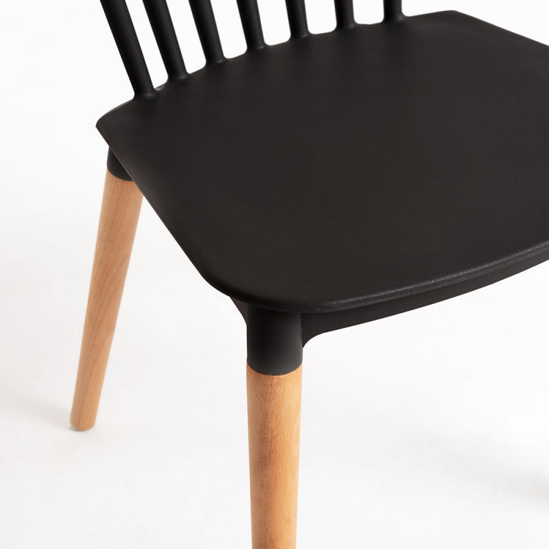 Conjunto de 4 Cadeiras Estilo Nórdico Cadeiras de Cozinha com Encosto Alto Assento de Polipropileno e Pés de Madeira de Faia Carga Máx. 120kg 48x52,5x83cm Preto e Madeira